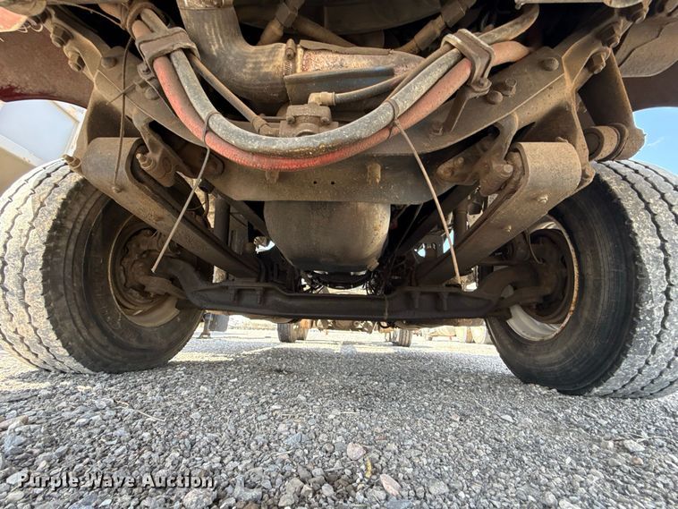 image for item FC4250 2005 Mack CXN613 semi truck