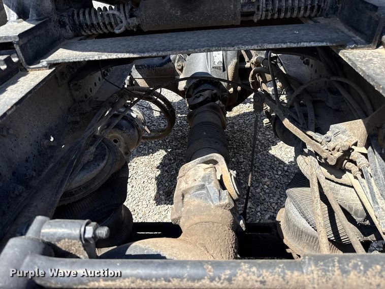 image for item FC4250 2005 Mack CXN613 semi truck