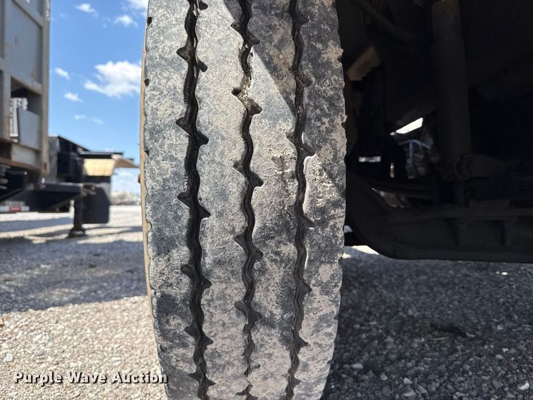 image for item FC4250 2005 Mack CXN613 semi truck