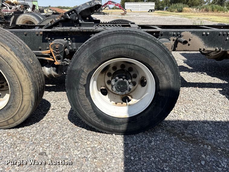 image for item FC4250 2005 Mack CXN613 semi truck