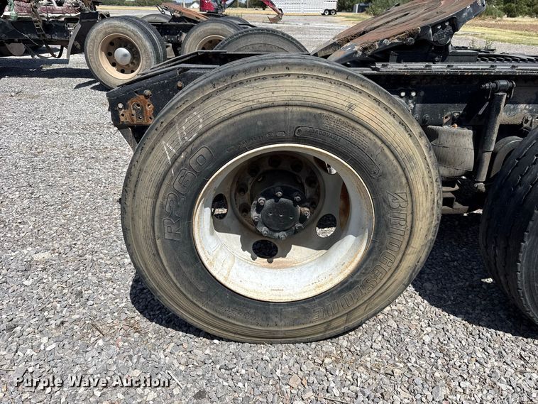 image for item FC4250 2005 Mack CXN613 semi truck