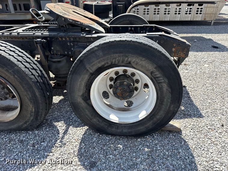 image for item FC4250 2005 Mack CXN613 semi truck