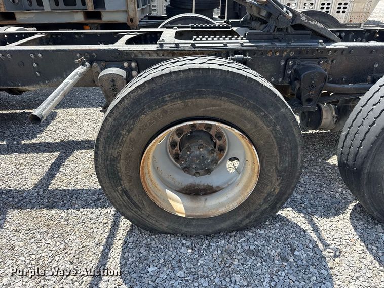 image for item FC4250 2005 Mack CXN613 semi truck