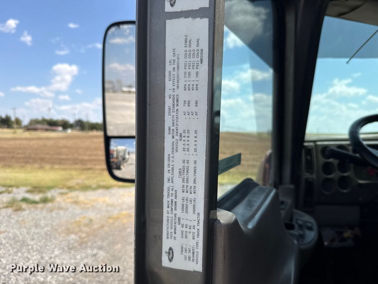 image for item FC4250 2005 Mack CXN613 semi truck
