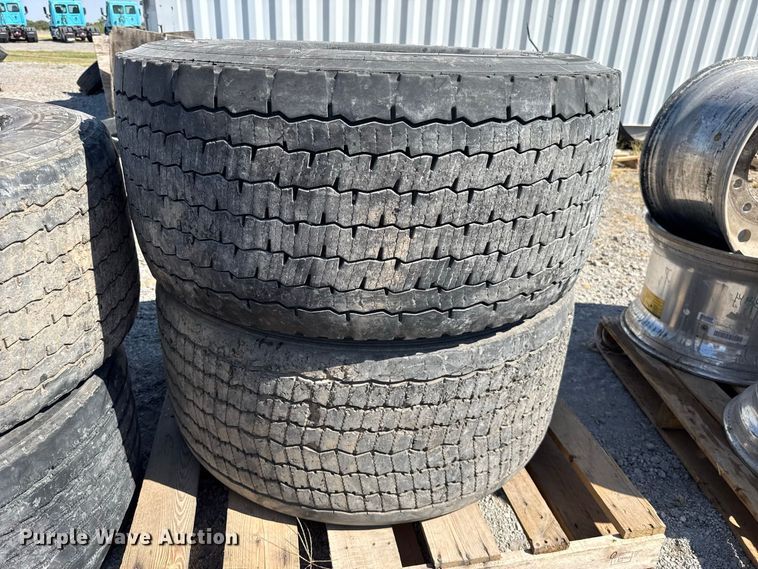 image for item FC4253 (10) Michelin 445/50R22.5 tires and wheels