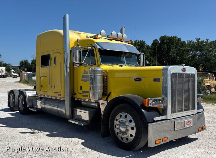 image for item FG0598 2003 Peterbilt 379 semi truck