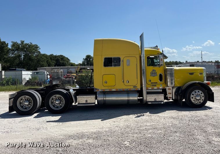 image for item FG0598 2003 Peterbilt 379 semi truck
