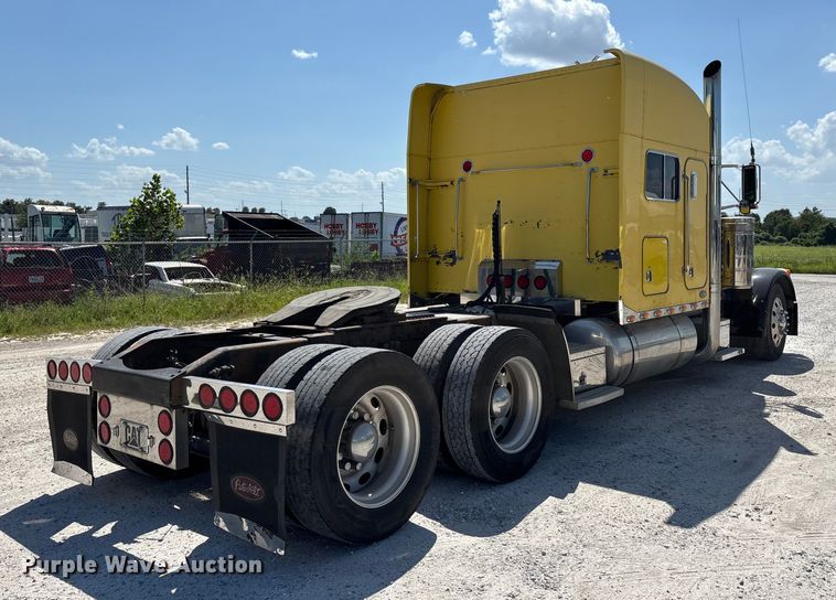 image for item FG0598 2003 Peterbilt 379 semi truck