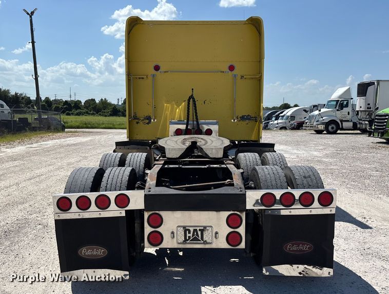 image for item FG0598 2003 Peterbilt 379 semi truck