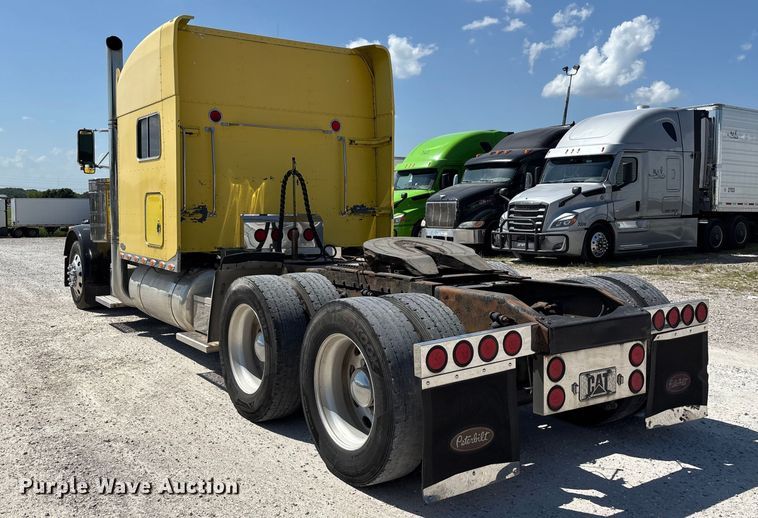 image for item FG0598 2003 Peterbilt 379 semi truck