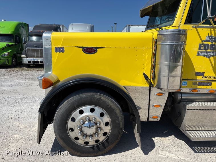 image for item FG0598 2003 Peterbilt 379 semi truck