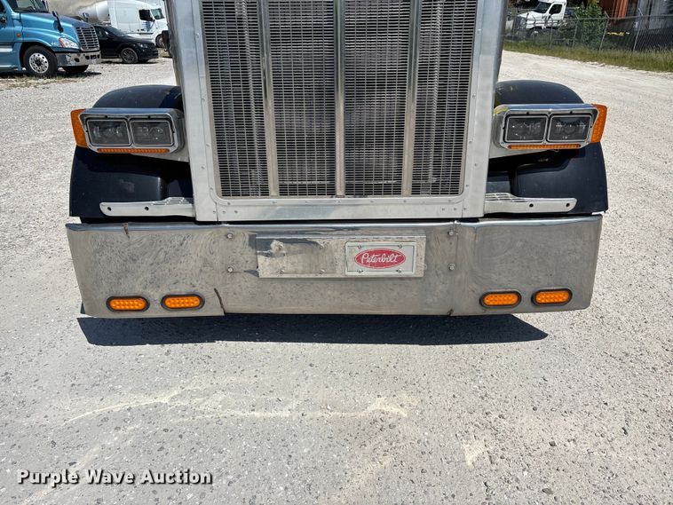 image for item FG0598 2003 Peterbilt 379 semi truck