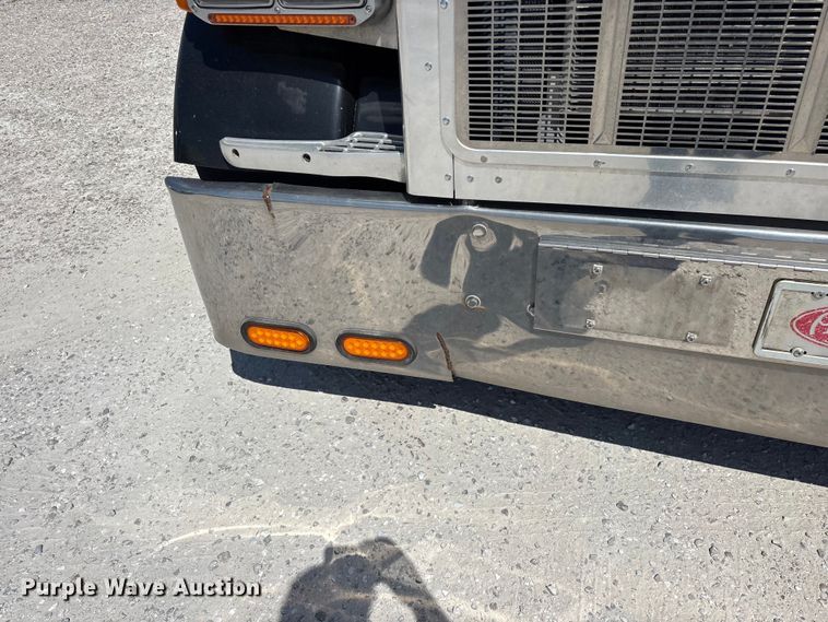 image for item FG0598 2003 Peterbilt 379 semi truck