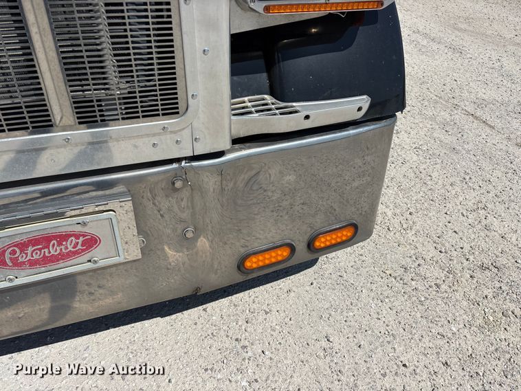 image for item FG0598 2003 Peterbilt 379 semi truck
