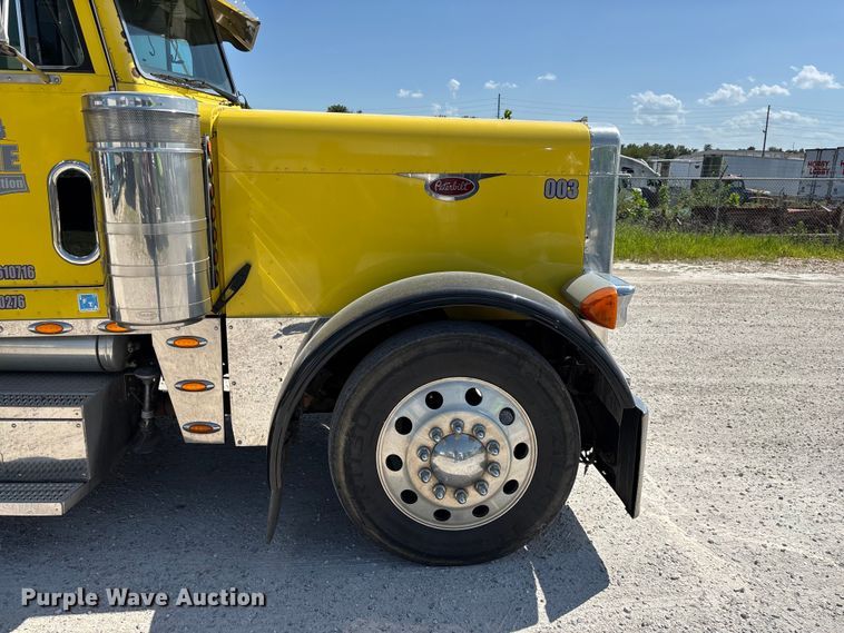 image for item FG0598 2003 Peterbilt 379 semi truck