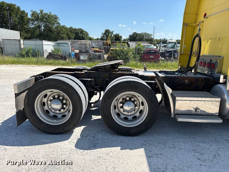 image for item FG0598 2003 Peterbilt 379 semi truck