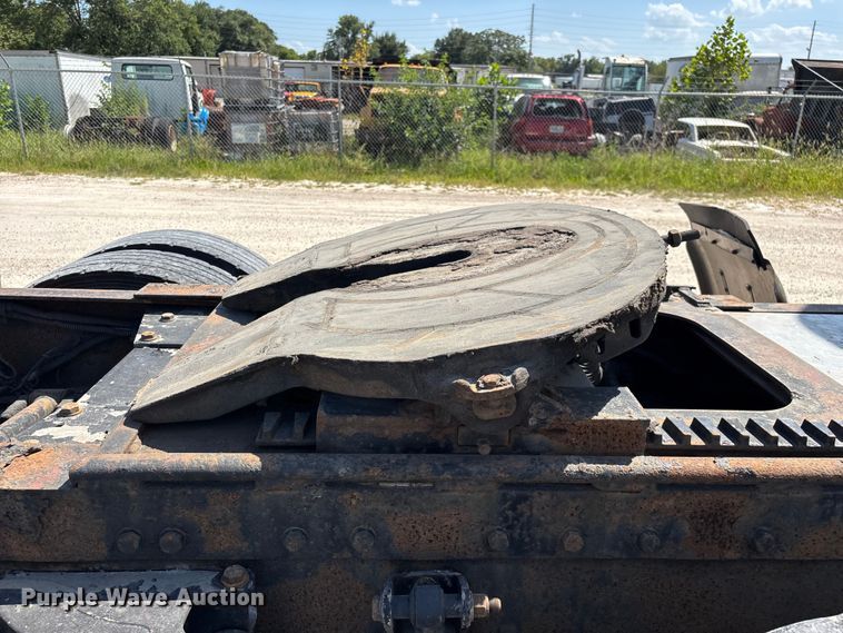 image for item FG0598 2003 Peterbilt 379 semi truck