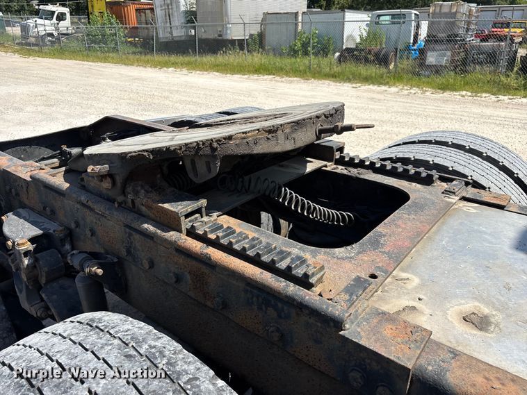 image for item FG0598 2003 Peterbilt 379 semi truck