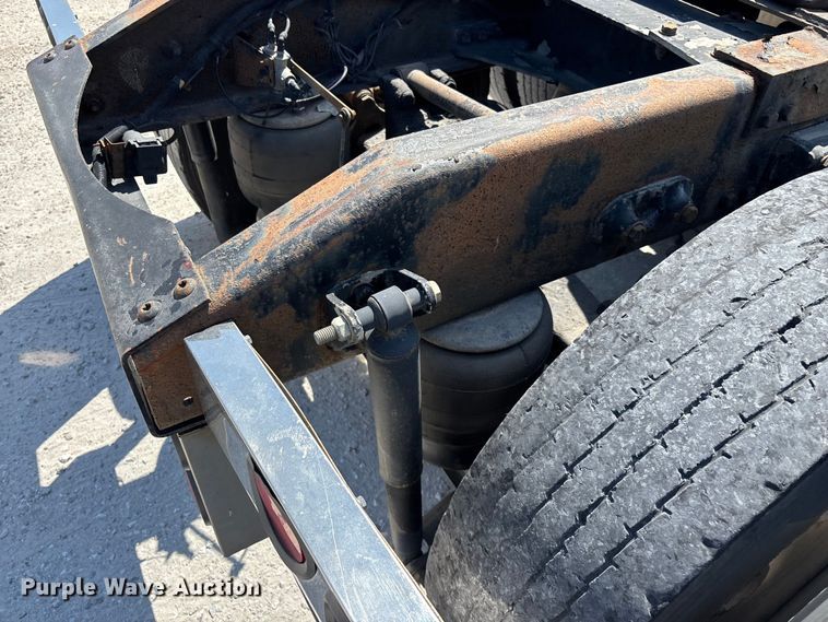 image for item FG0598 2003 Peterbilt 379 semi truck