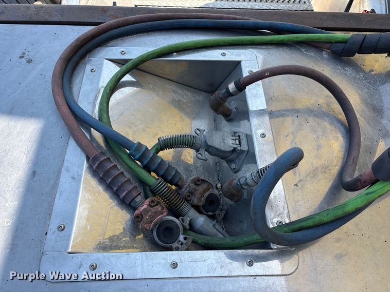 image for item FG0598 2003 Peterbilt 379 semi truck