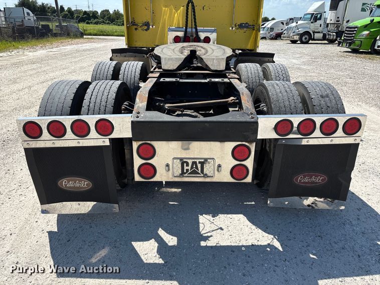 image for item FG0598 2003 Peterbilt 379 semi truck