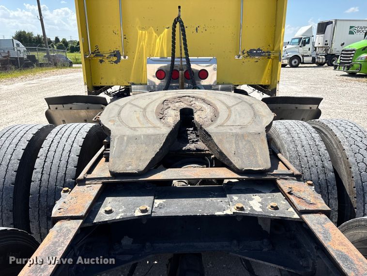 image for item FG0598 2003 Peterbilt 379 semi truck