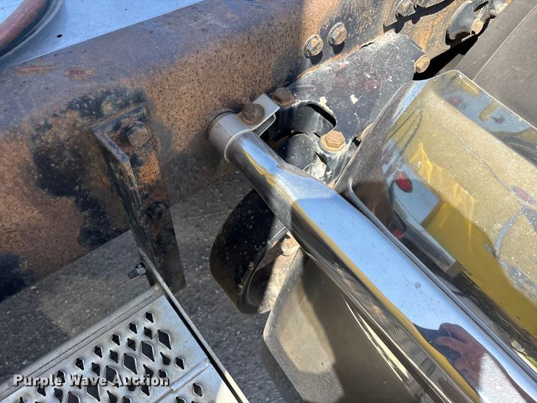 image for item FG0598 2003 Peterbilt 379 semi truck