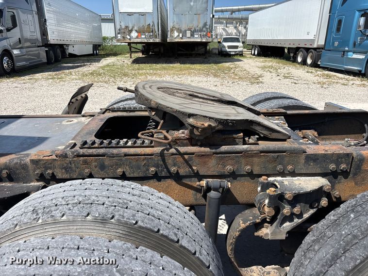 image for item FG0598 2003 Peterbilt 379 semi truck