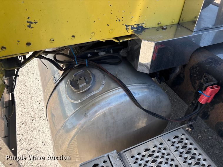image for item FG0598 2003 Peterbilt 379 semi truck