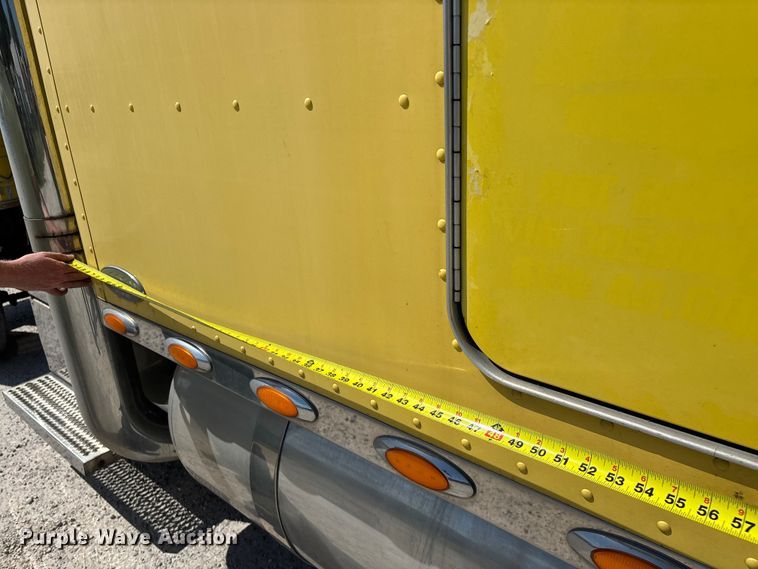 image for item FG0598 2003 Peterbilt 379 semi truck