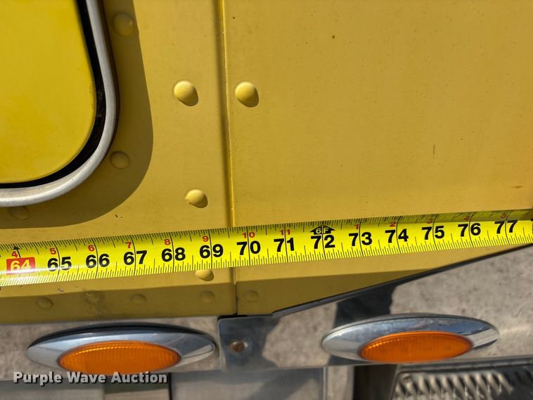 image for item FG0598 2003 Peterbilt 379 semi truck