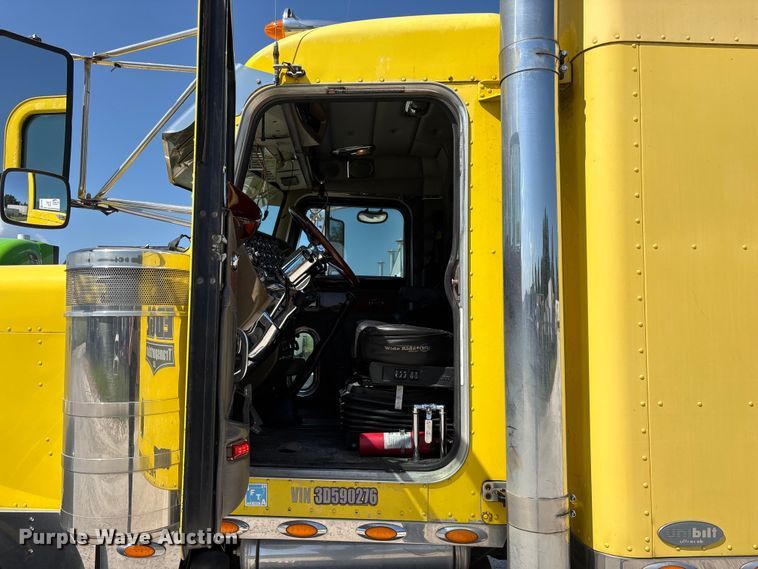 image for item FG0598 2003 Peterbilt 379 semi truck