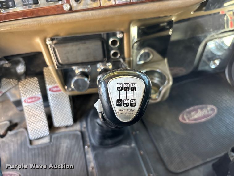 image for item FG0598 2003 Peterbilt 379 semi truck