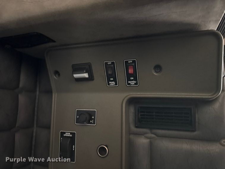 image for item FG0598 2003 Peterbilt 379 semi truck