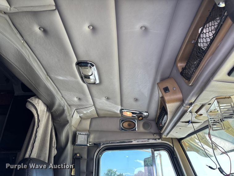 image for item FG0598 2003 Peterbilt 379 semi truck