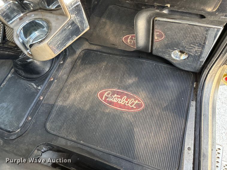image for item FG0598 2003 Peterbilt 379 semi truck