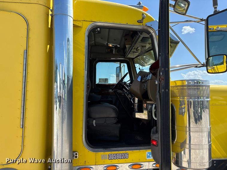 image for item FG0598 2003 Peterbilt 379 semi truck