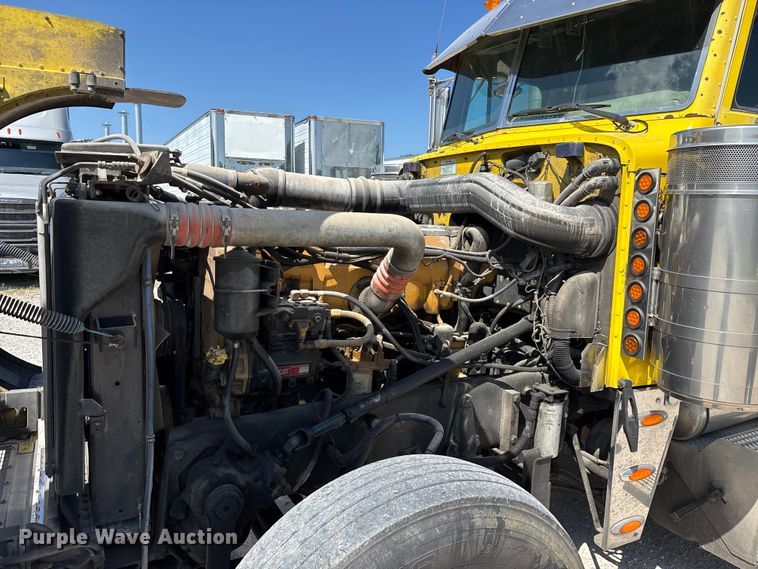 image for item FG0598 2003 Peterbilt 379 semi truck