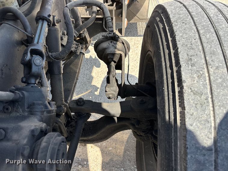 image for item FG0598 2003 Peterbilt 379 semi truck