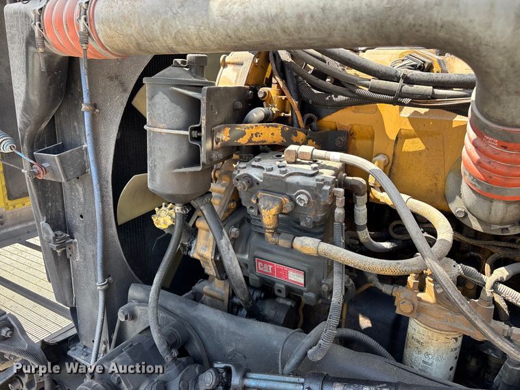 image for item FG0598 2003 Peterbilt 379 semi truck