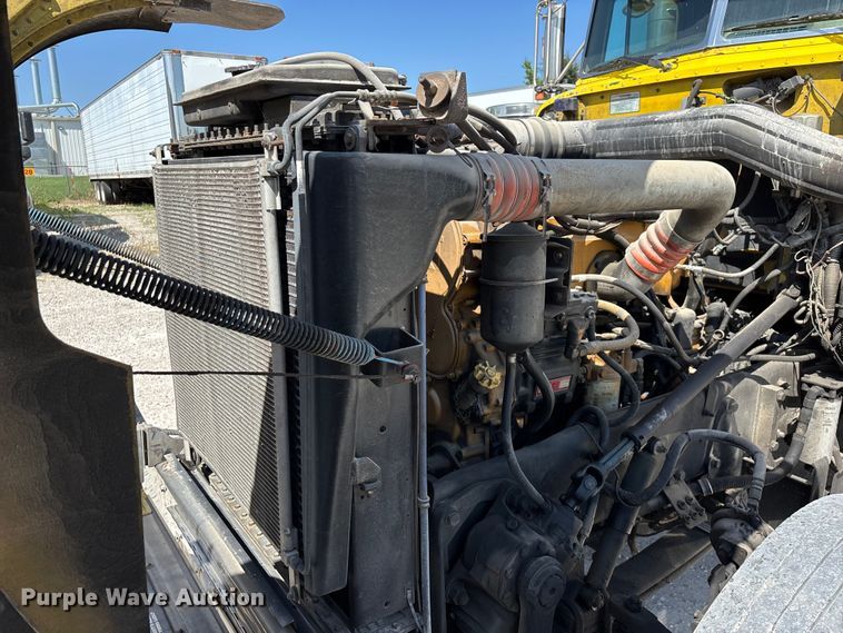 image for item FG0598 2003 Peterbilt 379 semi truck