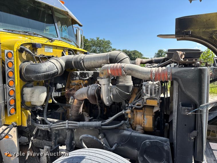 image for item FG0598 2003 Peterbilt 379 semi truck