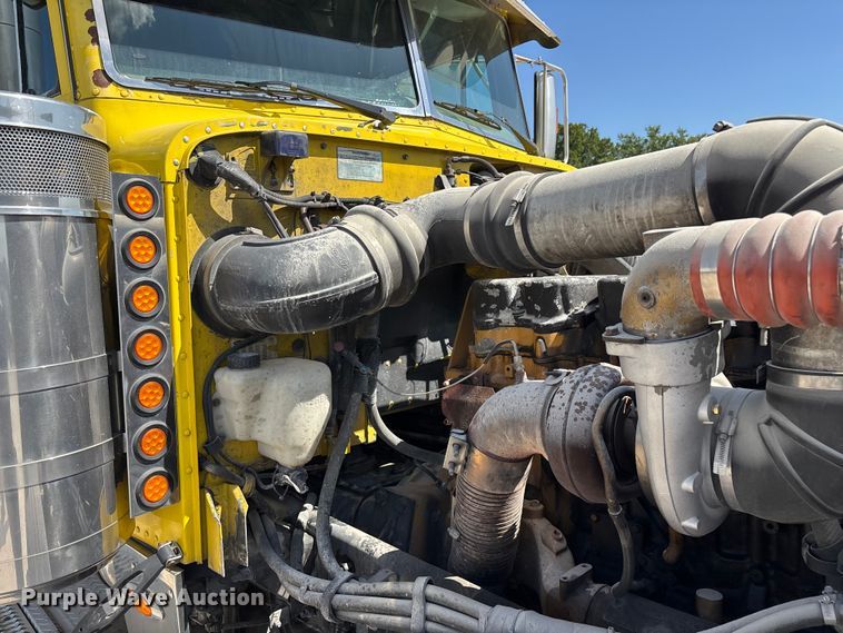 image for item FG0598 2003 Peterbilt 379 semi truck