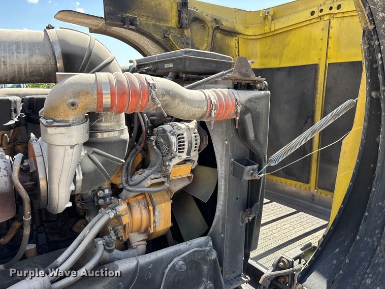 image for item FG0598 2003 Peterbilt 379 semi truck
