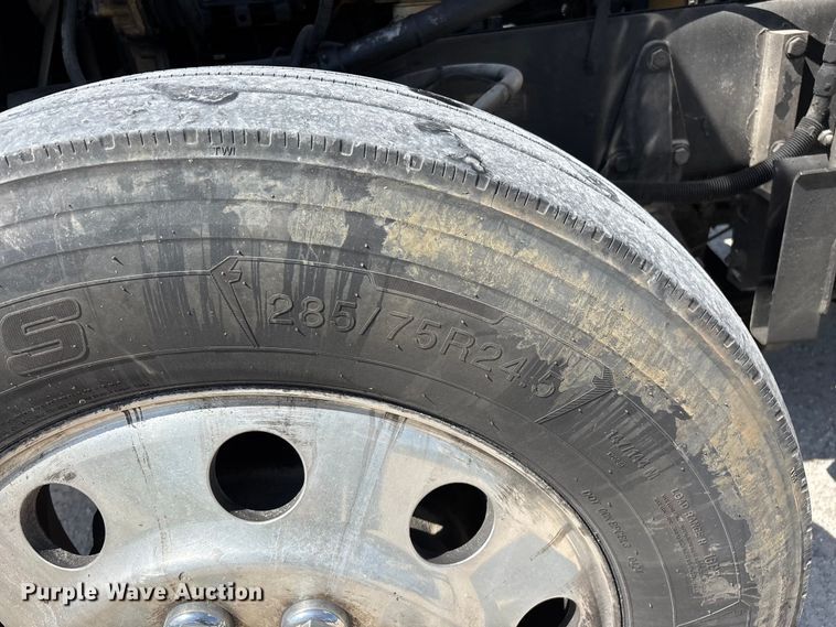 image for item FG0598 2003 Peterbilt 379 semi truck