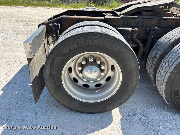 image for item FG0598 2003 Peterbilt 379 semi truck