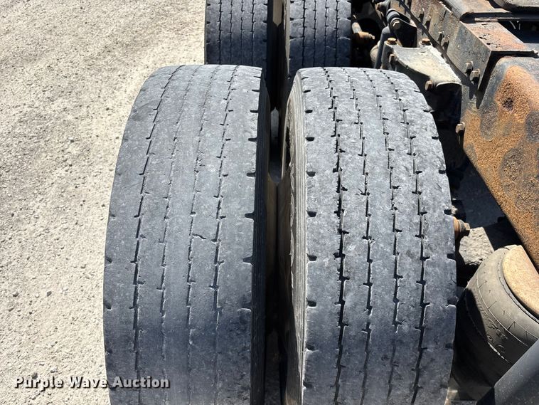 image for item FG0598 2003 Peterbilt 379 semi truck