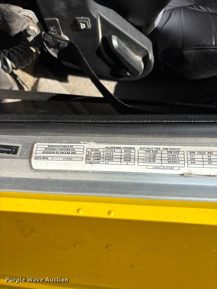 image for item FG0598 2003 Peterbilt 379 semi truck