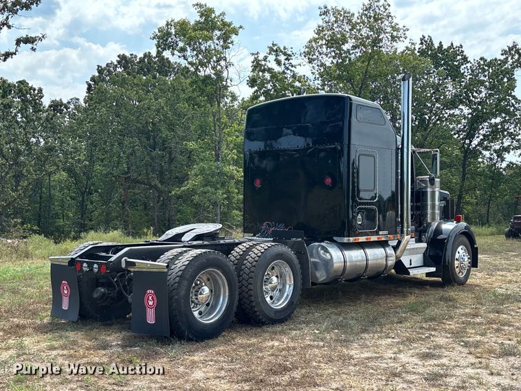 image for item FG0628 2000 Kenworth W900L semi truck