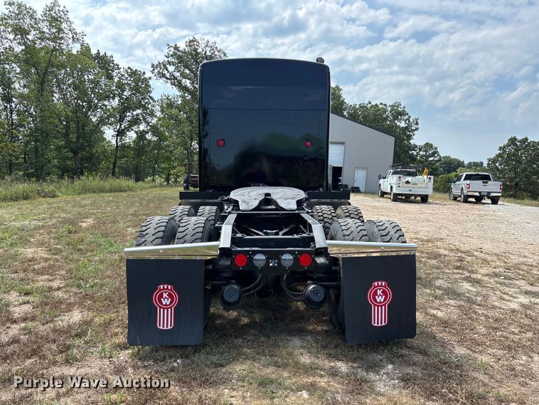 image for item FG0628 2000 Kenworth W900L semi truck